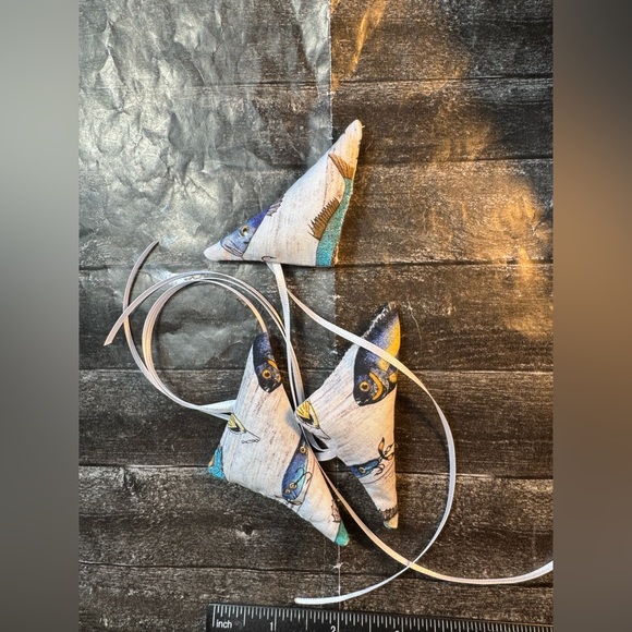 Cat Kicker And 3 Triangle Cat Toys With Catnip Fish Pattern New - Picture 4 of 5